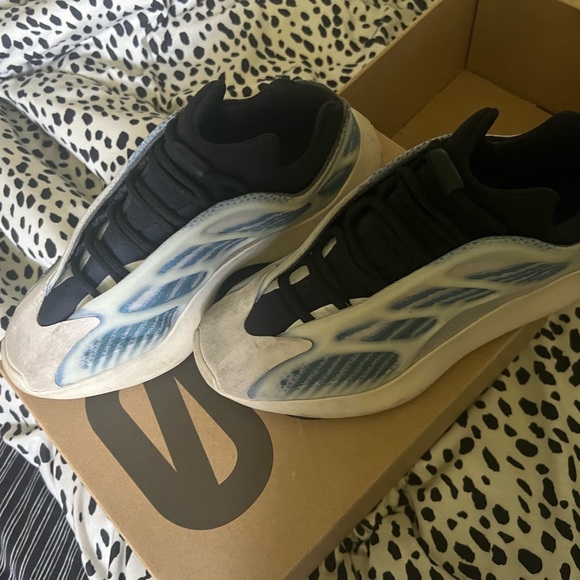 yeezy 700 kyanite - Picture 5 of 6